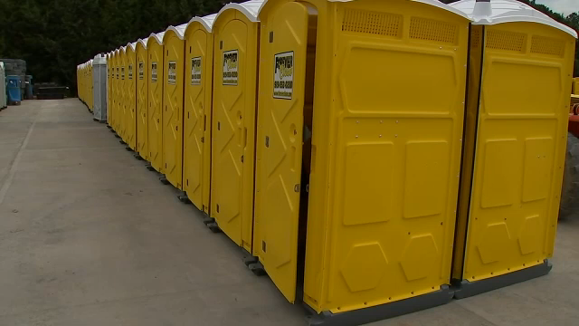 Are there options for sanitation services and maintenance during the rental period for porta potties in San Francisco?