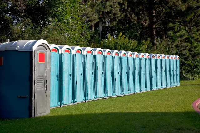 Can the portable toilet rental company provide recommendations or guidance on the optimal number of units based on the size and duration of my event in San Francisco?